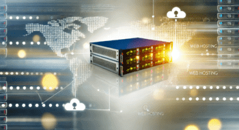 Ein Artikelbild zum Thema "Was ist Webhosting", das einen Computer-Server mit leuchtenden Lichtern und abstrakten digitalen Elementen zeigt, die verschiedene Arten von Webhosting symbolisieren.